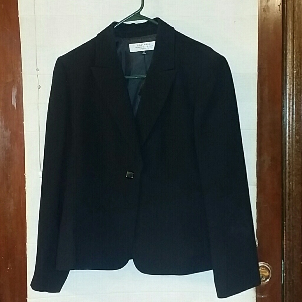 Tahari blazer